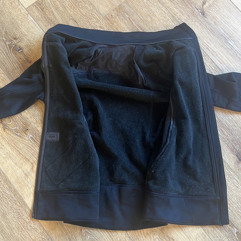 LULULEMON Snug Sprinter Jacket - Picture 11 of 16